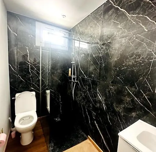 Villa Grande Proche De La *