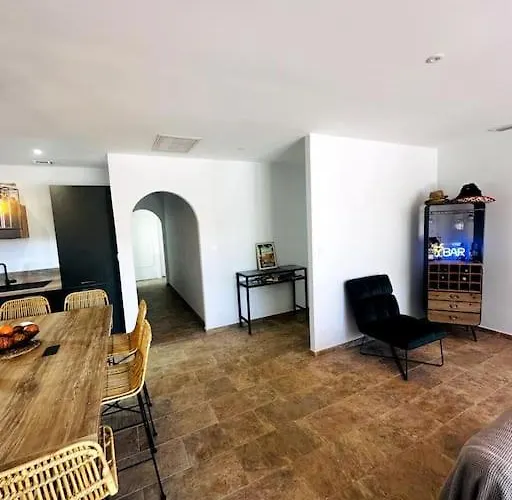 Grande Proche De La Villa