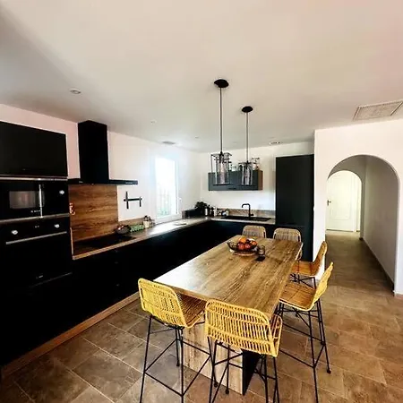 Grande Proche De La Villa
